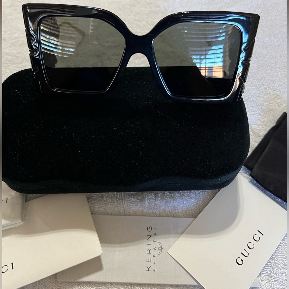 ❌SOLD❌ Gucci GG0535S Black/Grey Butterfly/Square Ladies Sunglasses 001 56x16x135 - Picture 10 of 13